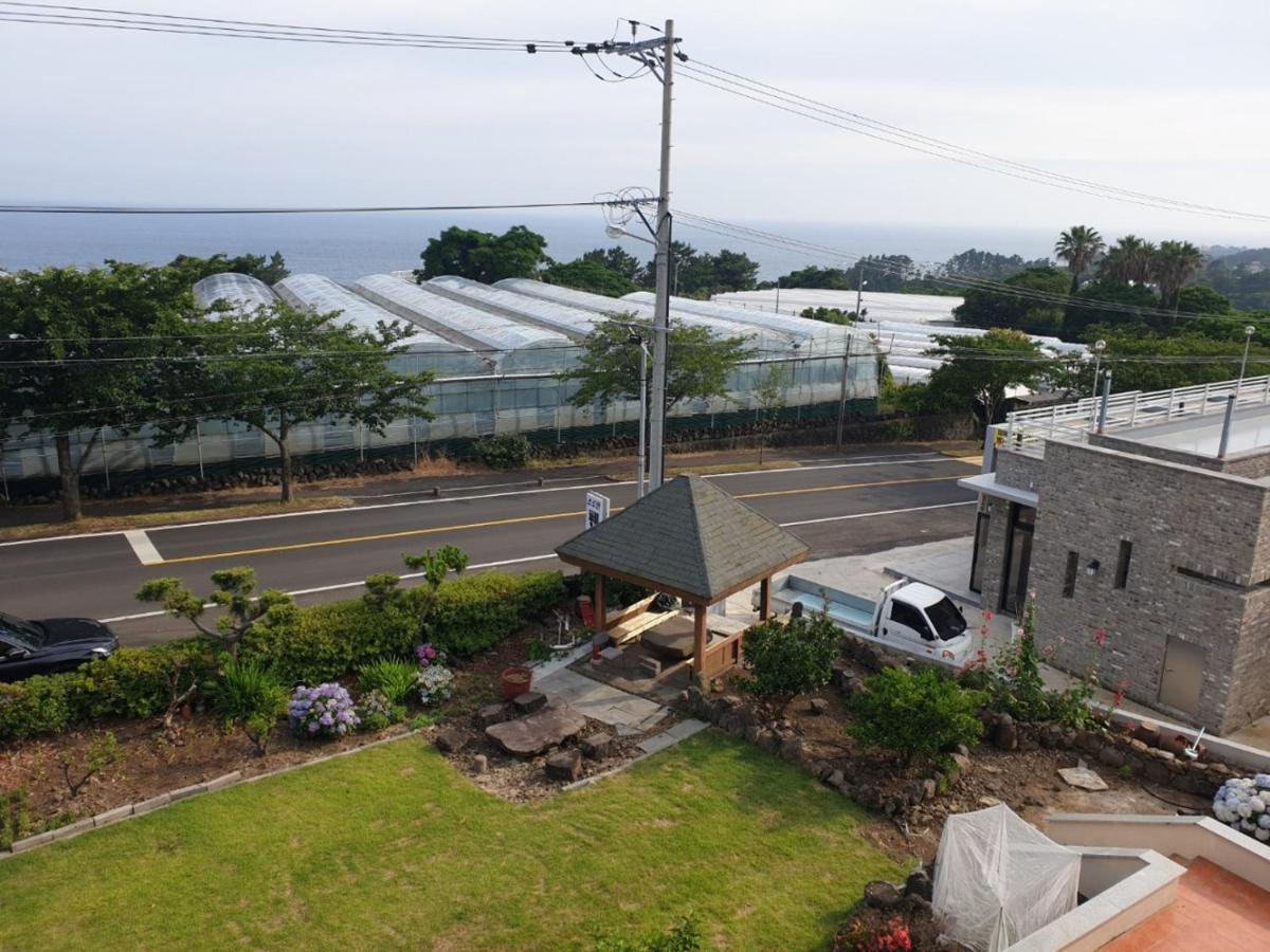 Jeju Soroan Pension Seogwipo Exterior photo