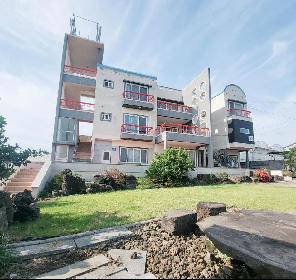 Jeju Soroan Pension Seogwipo Exterior photo